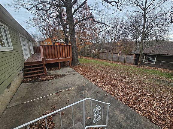 3rd image of 335 W Cleburn St