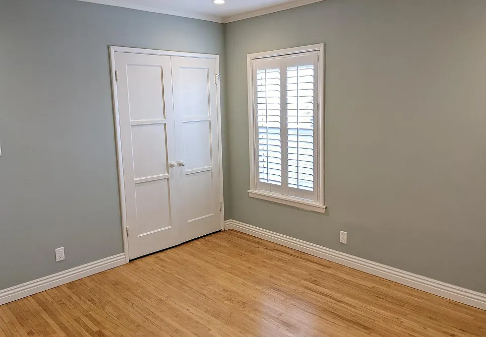 Building Photo - 1323 N Harper Ave #5