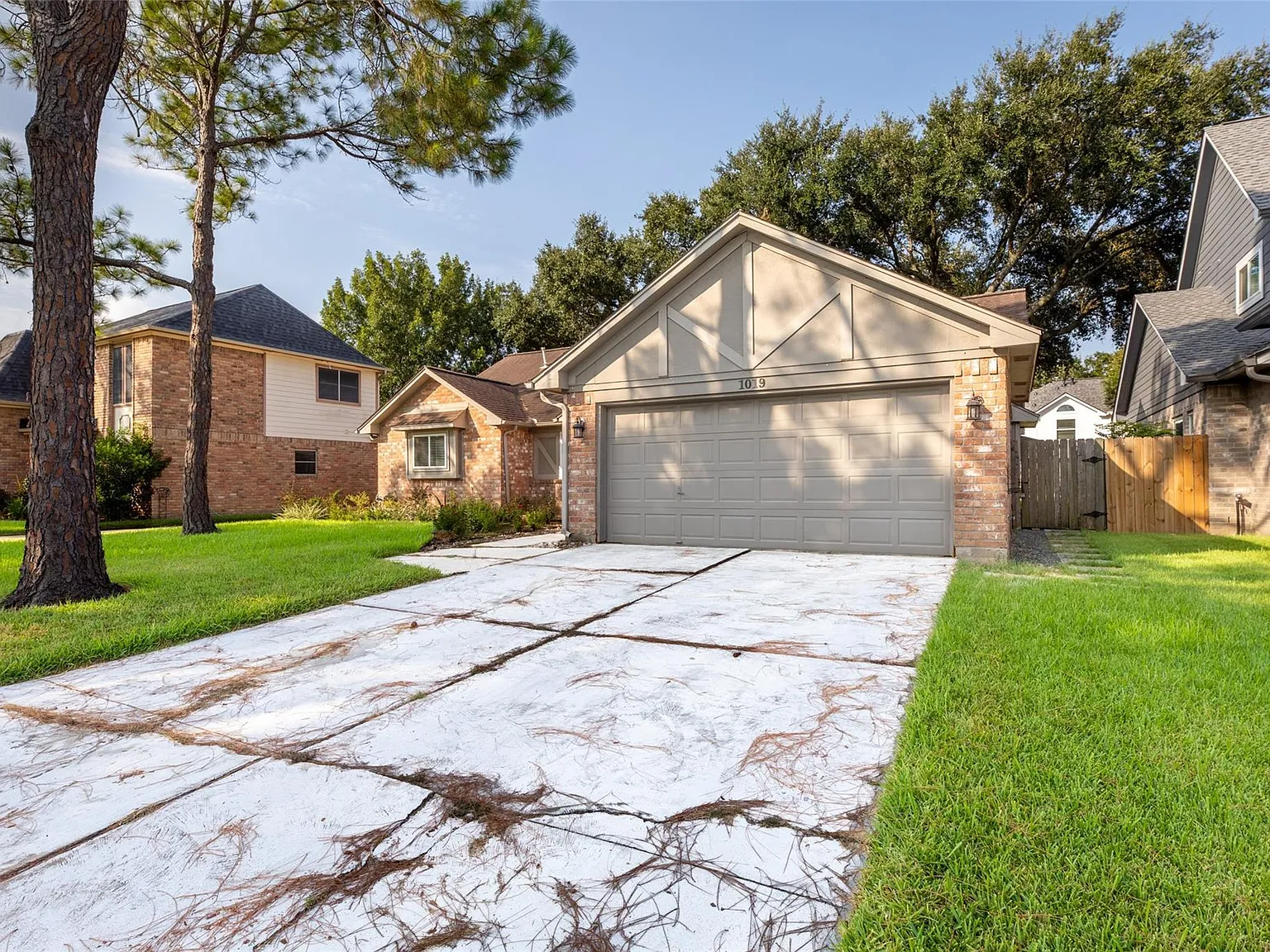 3 bed, 2.0 bath, 1701 sqft, $2,300 — Photo 3