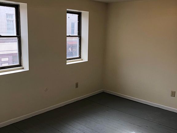 4th image of 123 N 4th St
