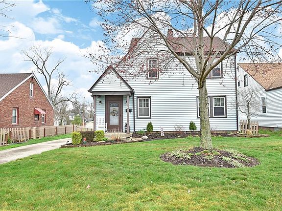 3rd image of 60 Woodview Ave