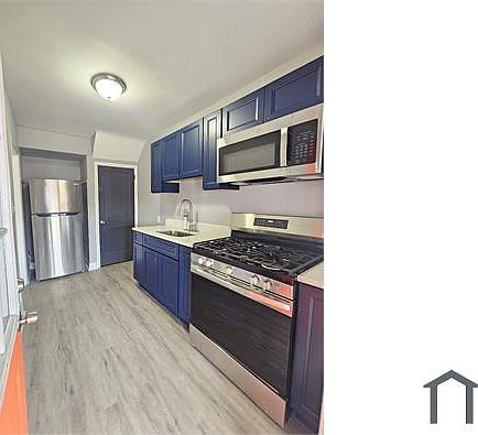 2nd image of 2131 Hawthorne Rd