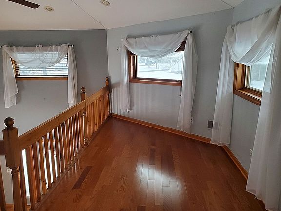 5th image of 146 W Orchard St