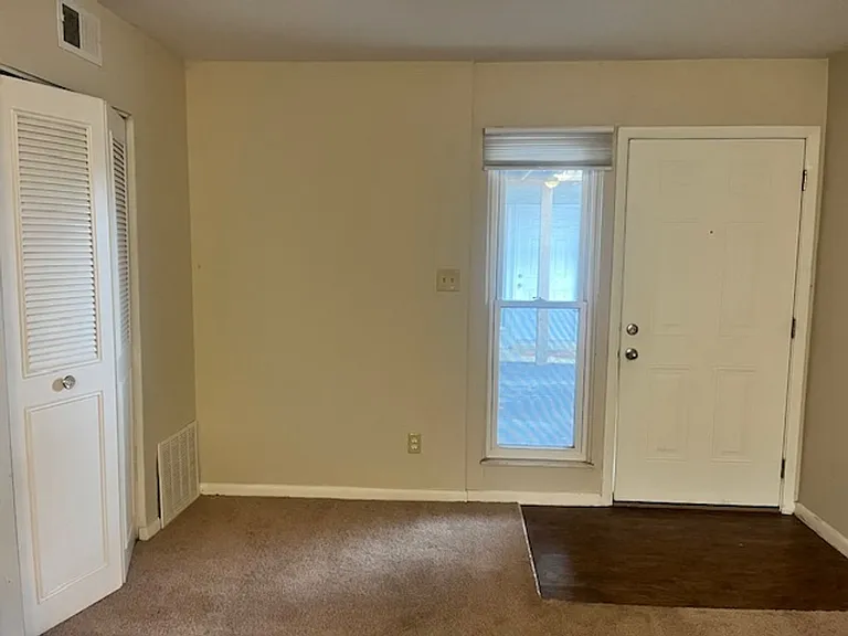 695 Riverview — Photo 8