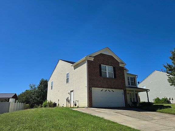 2nd image of 1922 Leesburg Dr