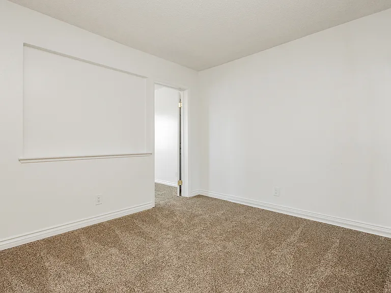 3969 Manford Cir — Photo 49