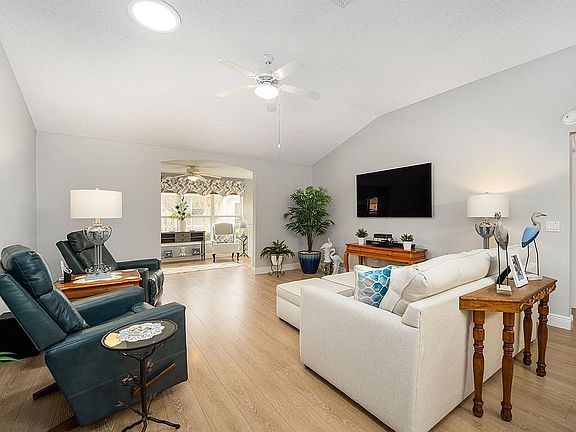 5th image of 1902 Augustine Dr