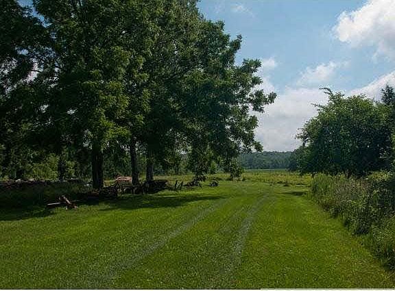 4th image of 400 Willow Drive S