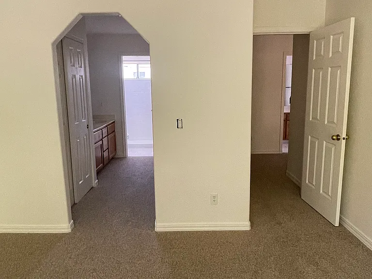 1905 Alpine Ct — Photo 13