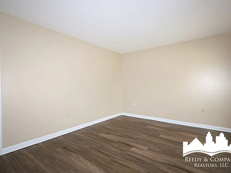 453 Fox Valley Dr — Photo 16