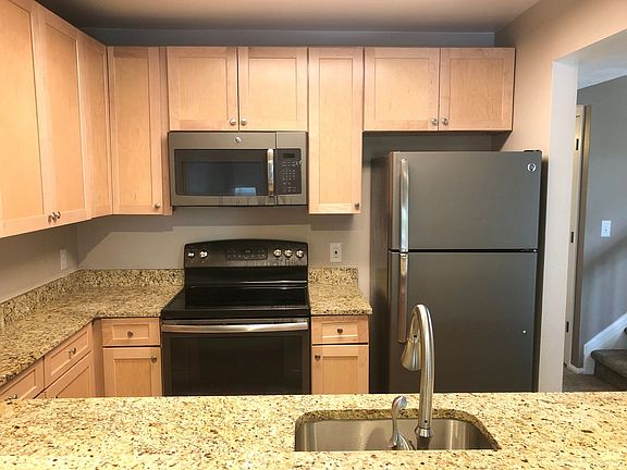 2nd image of 3055-3061 29th St #101