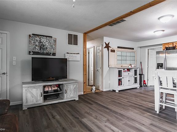 5th image of 816 Pine Cir
