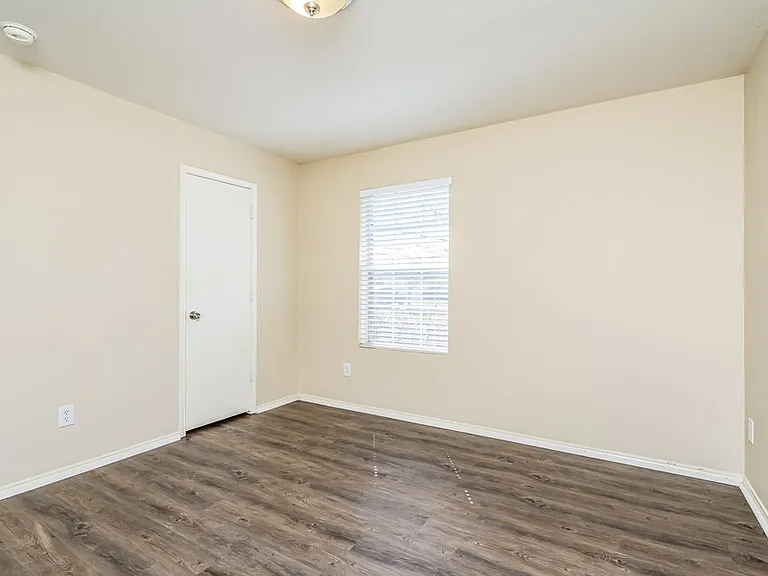 1118 Antoinette Dr — Photo 12