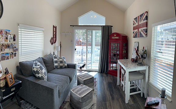 2nd image of 547 Alden Rd #Rv4