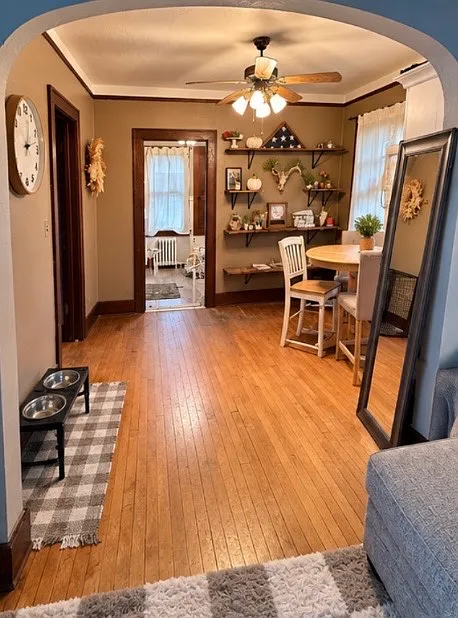 3 bed, 882 sqft, $1,600 — Photo 1