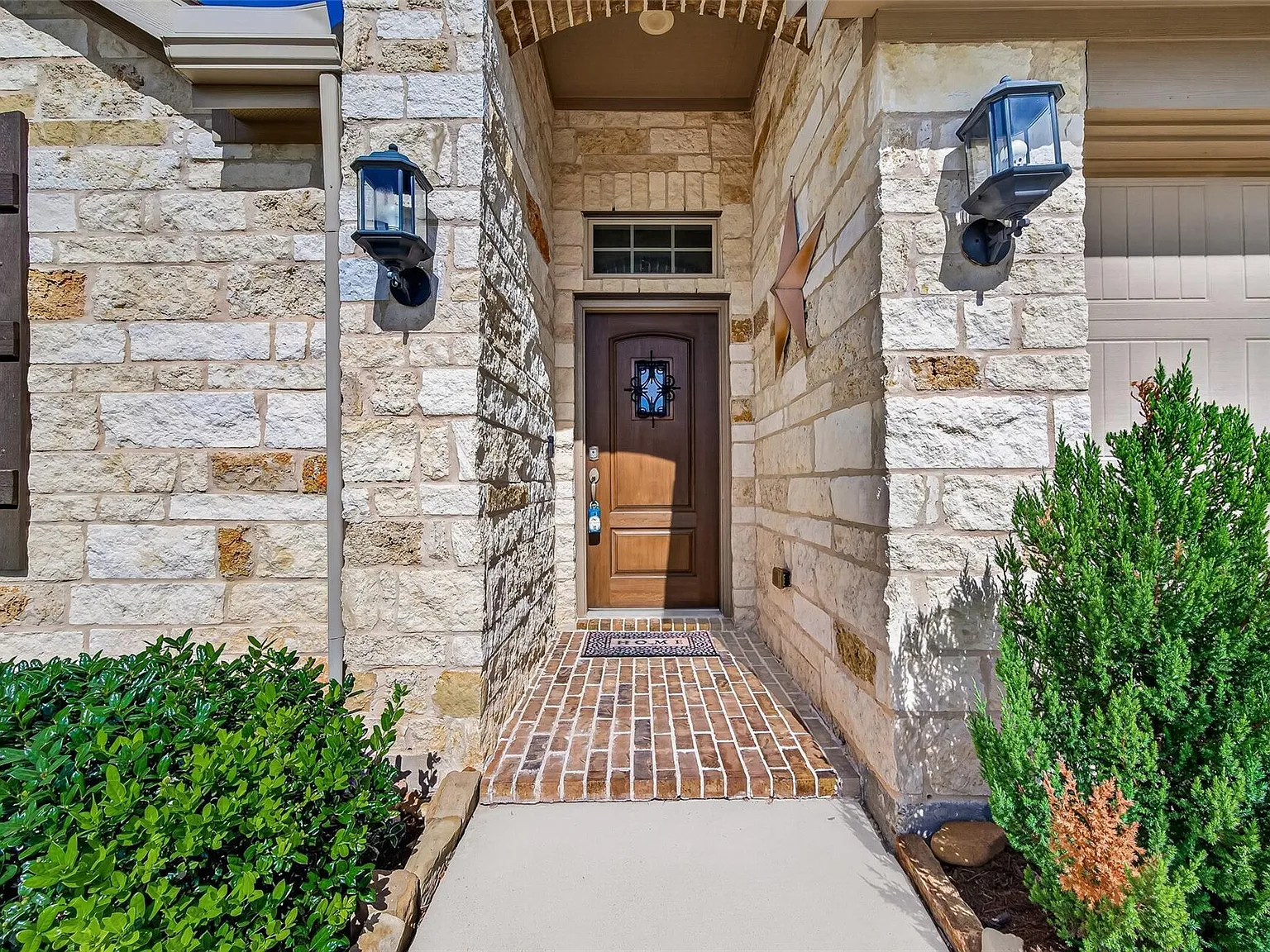 4 bed, 2.0 bath, 2144 sqft, $2,500 — Photo 4