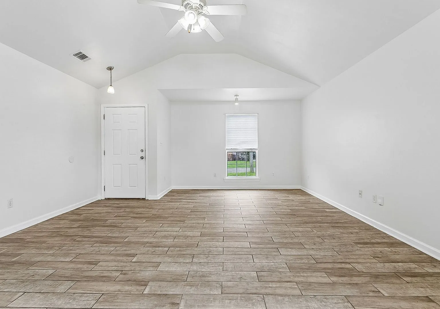 3531 Adrian St — Photo 2