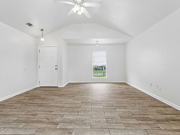 2nd image of 3531 Adrian St