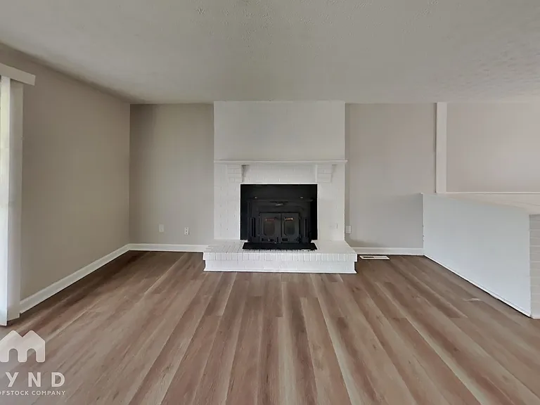 1739 Pickering Dr — Photo 3