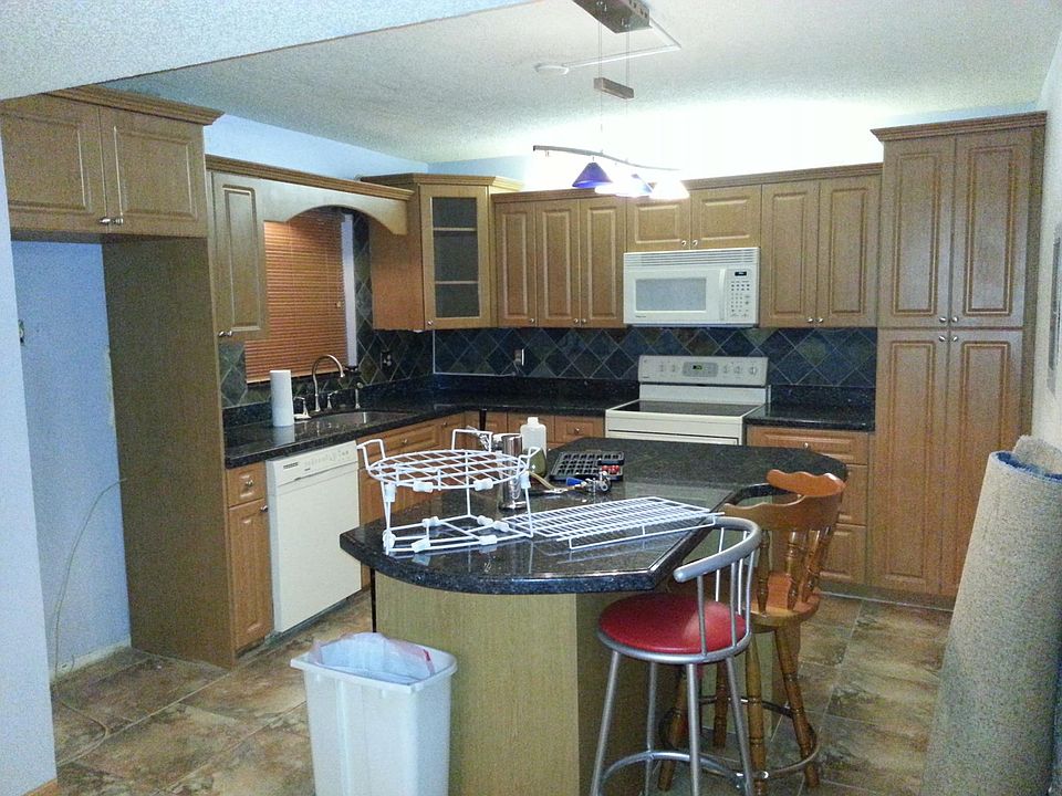 2nd image of 9609 Riverside Dr APT B2