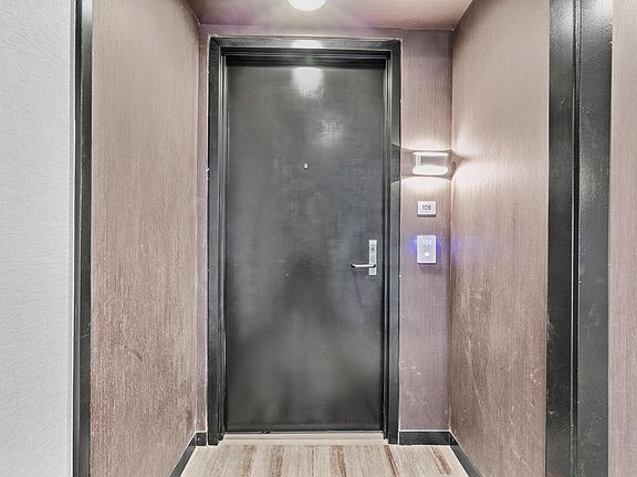 2nd image of 2655 Bush St APT 106