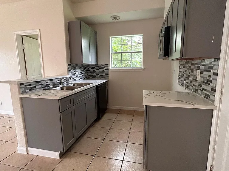 6841 Larkstone St #B — Photo 8