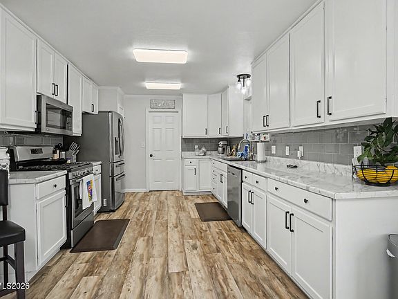 5th image of 521 Meadow Glen Dr