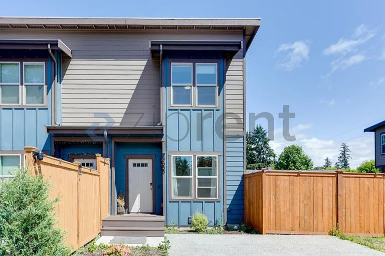 3655 Pine Rd NE — Photo 2