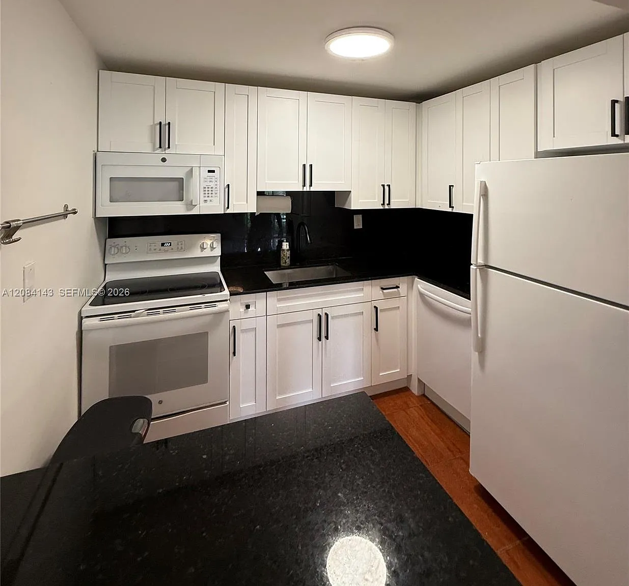South Shore Condo — Photo 2
