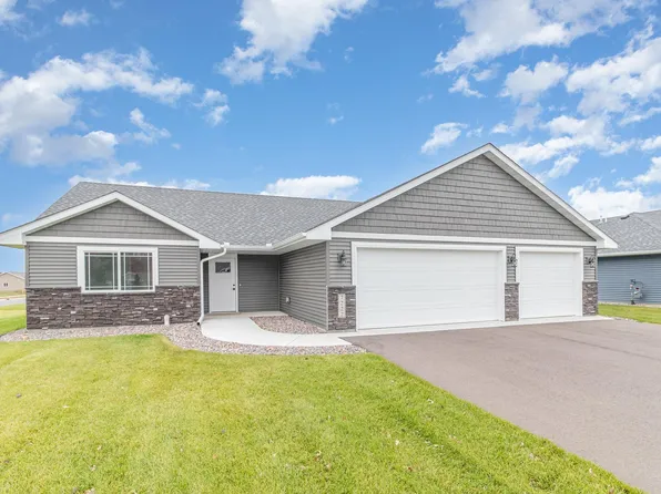 7222 Hawthorne Ct, North Branch, MN 55056