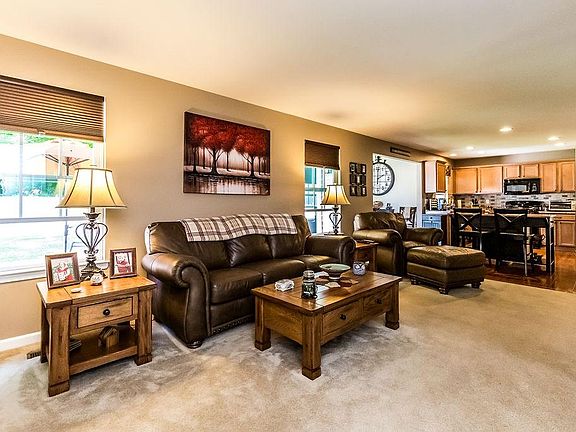 3rd image of 35 Naylor Cir