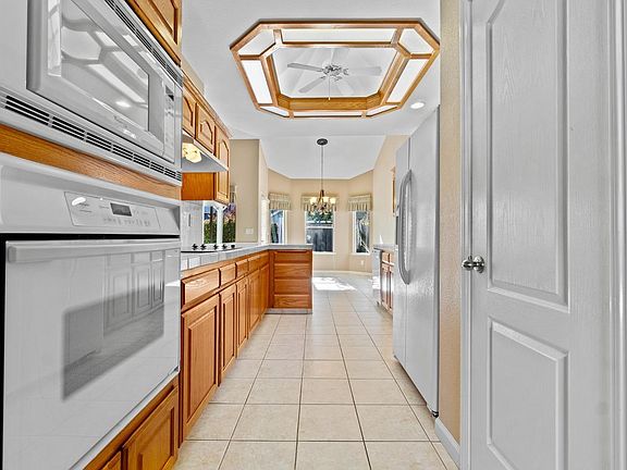 5th image of 2681 E Lester Ave