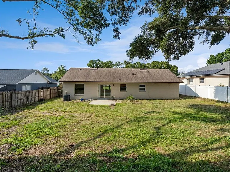 7769 Barberry Dr — Photo 19