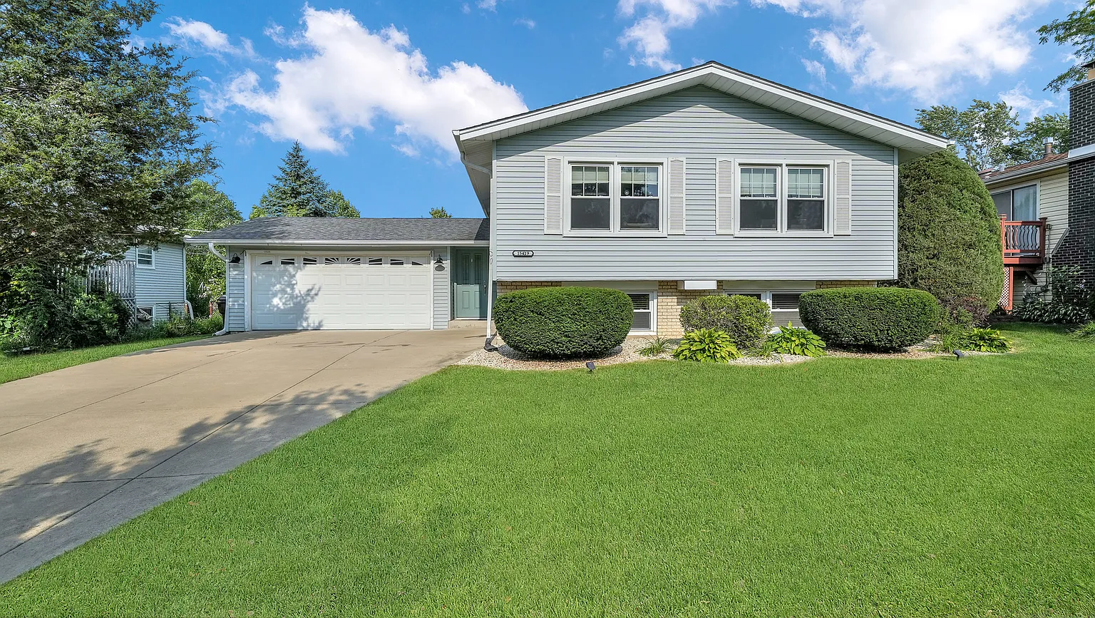 15419 Ridgeland Ave photo 1