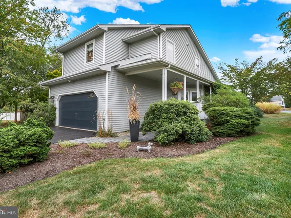 4131 Wimbledon Dr, Harrisburg, PA 17112