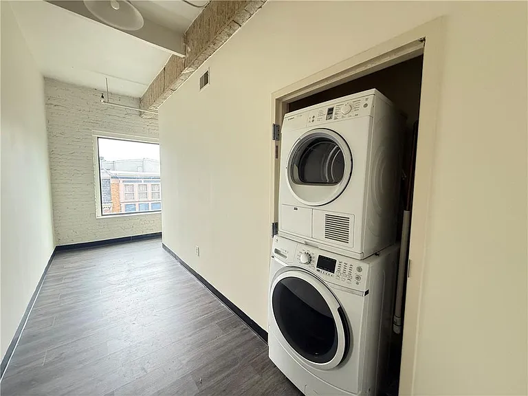 128 N 8th St #3E — Photo 8