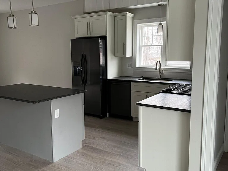 871 Elm St — Photo 15