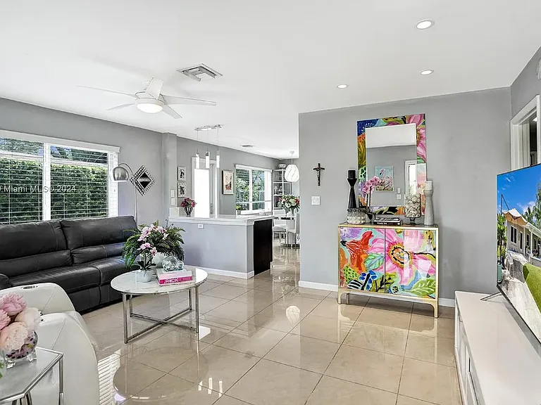 1001 NE 17th Ct — Photo 21