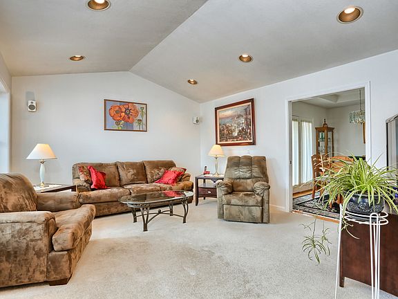 4th image of 777 Capella Cir