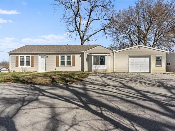 2 NE 62nd St, Kansas City, MO 64118