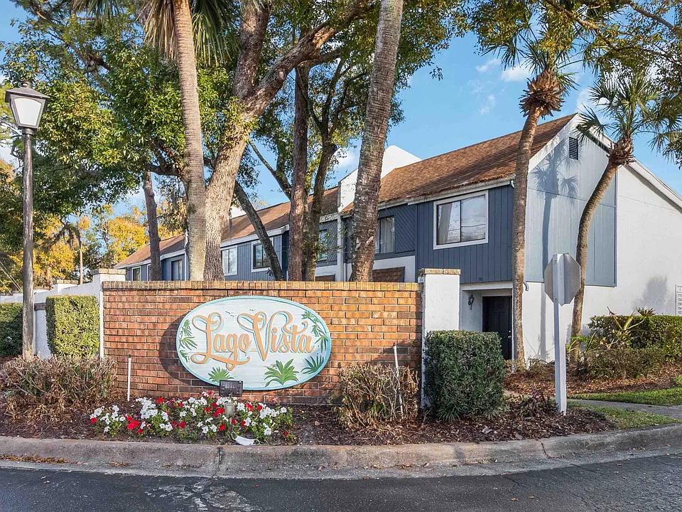102 Lago Vista Blvd #1