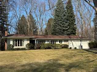 32 N Country Club Dr, Rochester, NY 14618