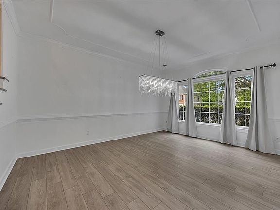 5th image of 5009 Kendall Sta NW