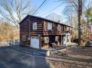 36 Sylvan Rd, Lake Peekskill, NY 10537