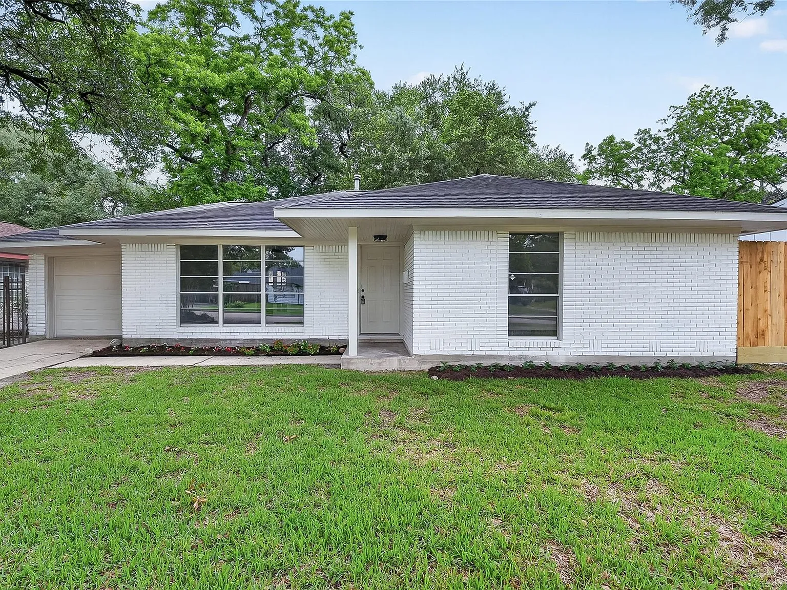 3 bed, 1.0 bath, 1278 sqft, $1,975 — Photo 1