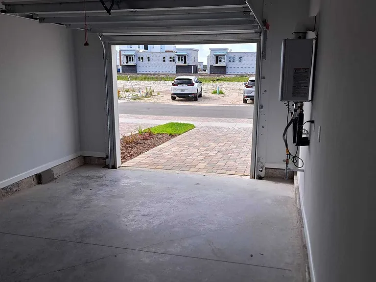 318 Brandon Lakes Dr #1 — Photo 15