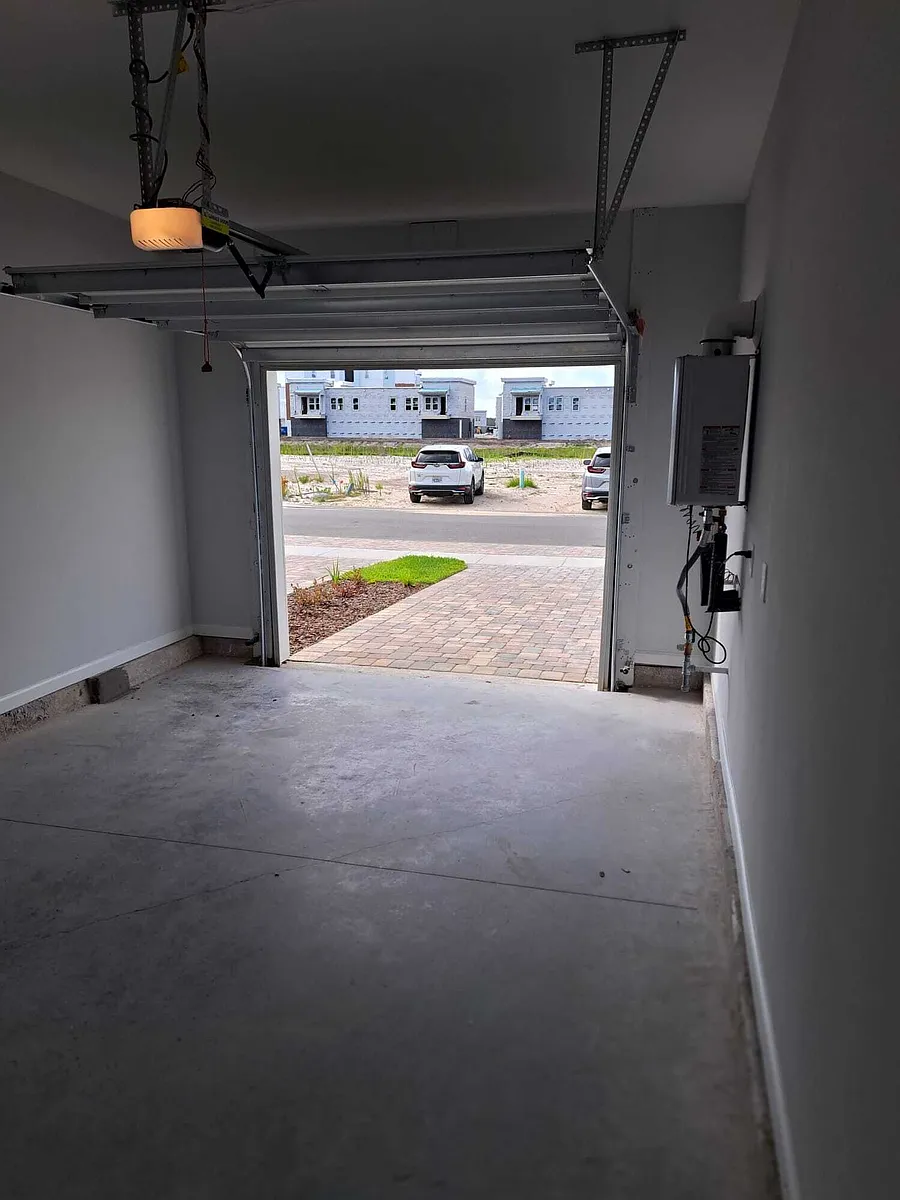 Building Photo - 318 Brandon Lakes Dr #1