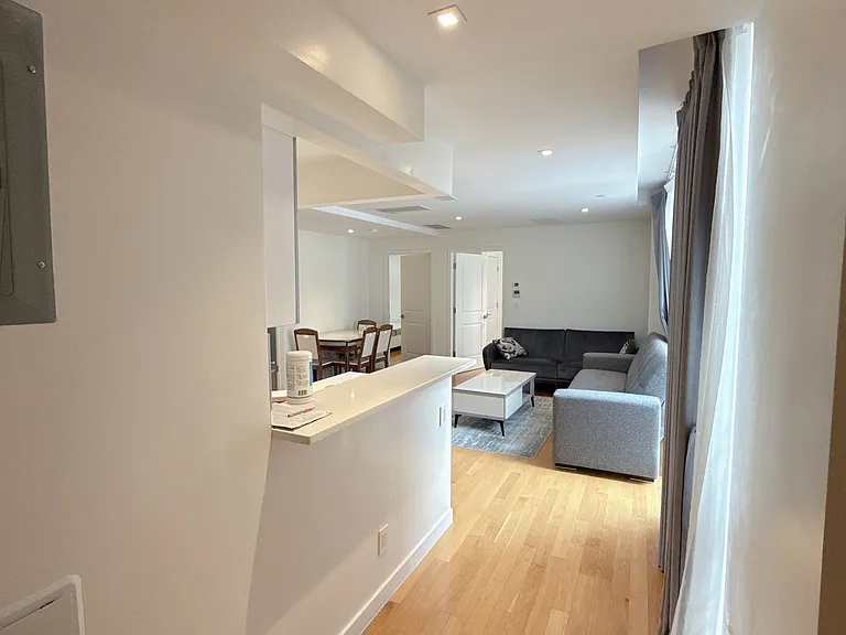 4223 Parsons Blvd #6E — Photo 1