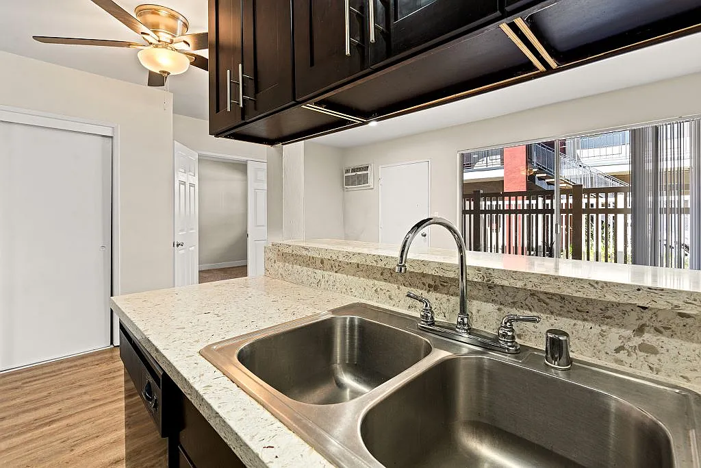 Riverside Villa Apartments — Photo 4