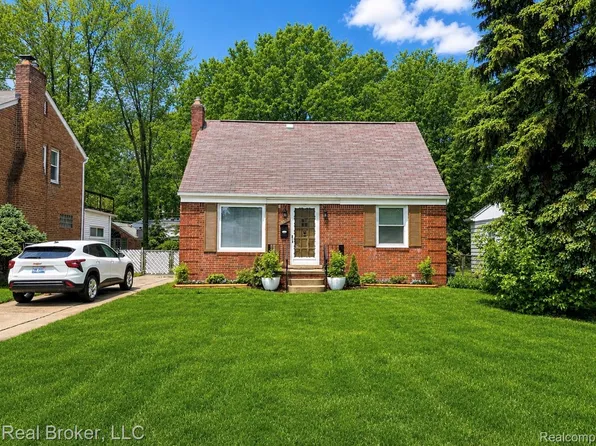 603 Vernier Rd, Grosse Pointe Woods, MI 48236
